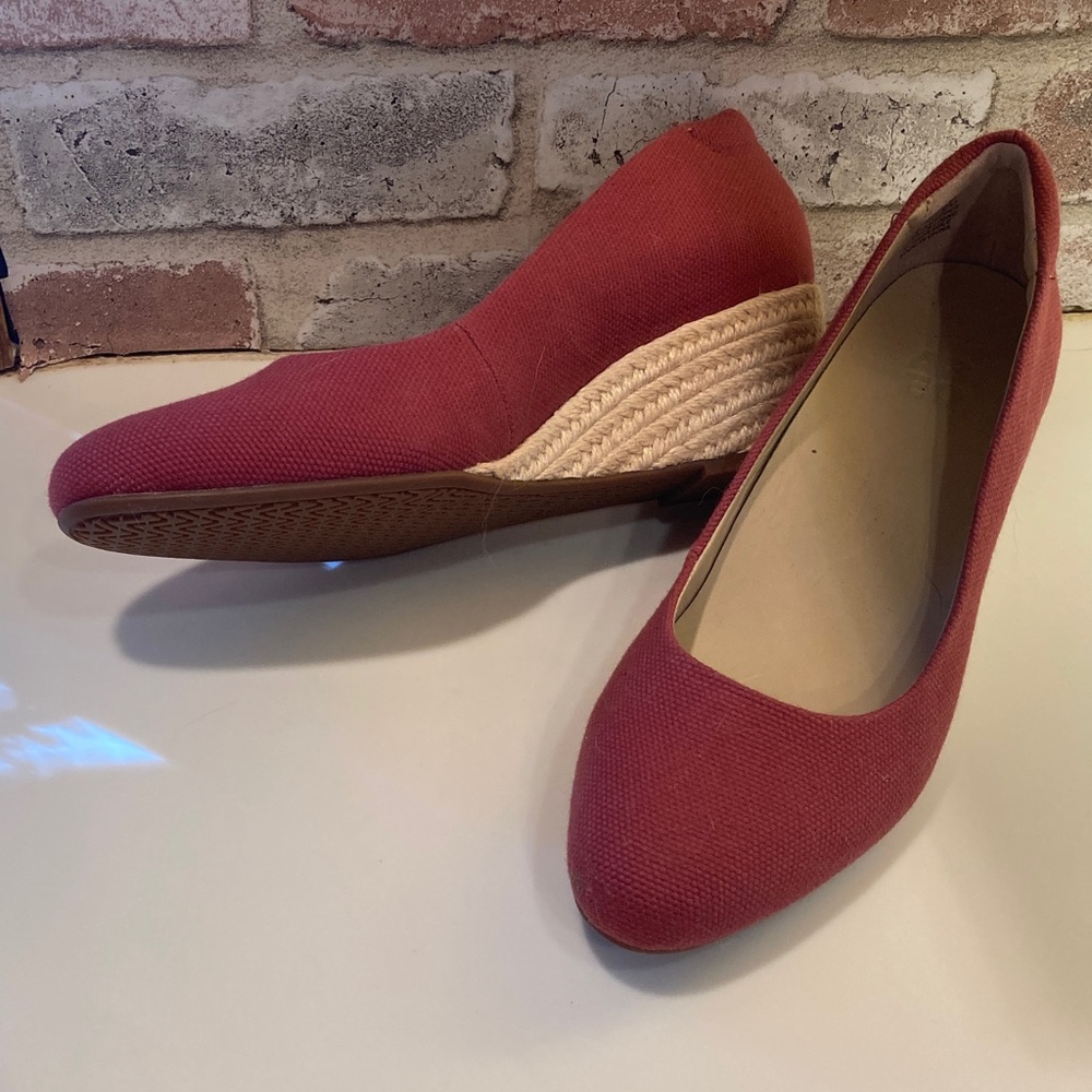 Abeo Red Espadrilles- Brand New- Sz 8M - Picture 2 of 8